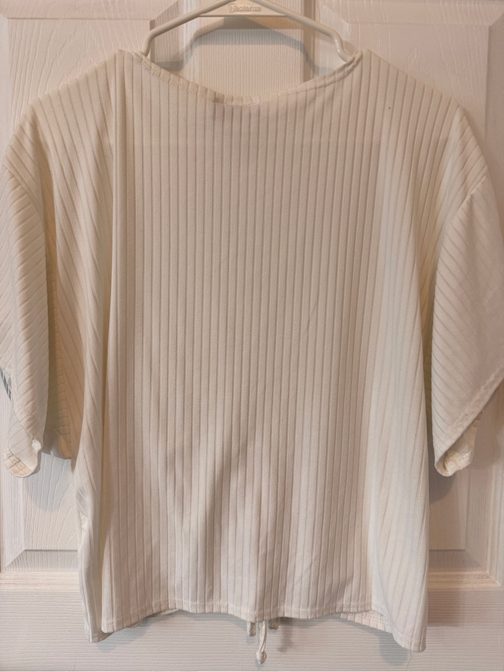 Discreet Cream Ribbed Ruched V-Neck Crop Top - Picture 3 of 3